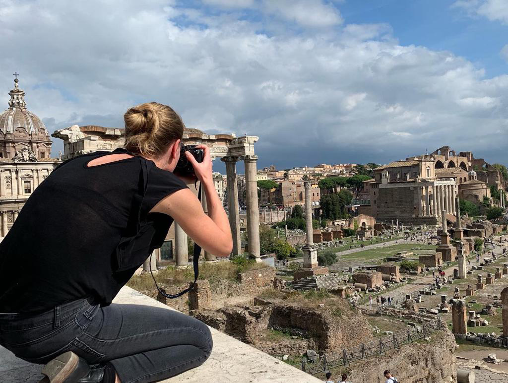 una coppia di sposi per un matrimonio romantico a roma