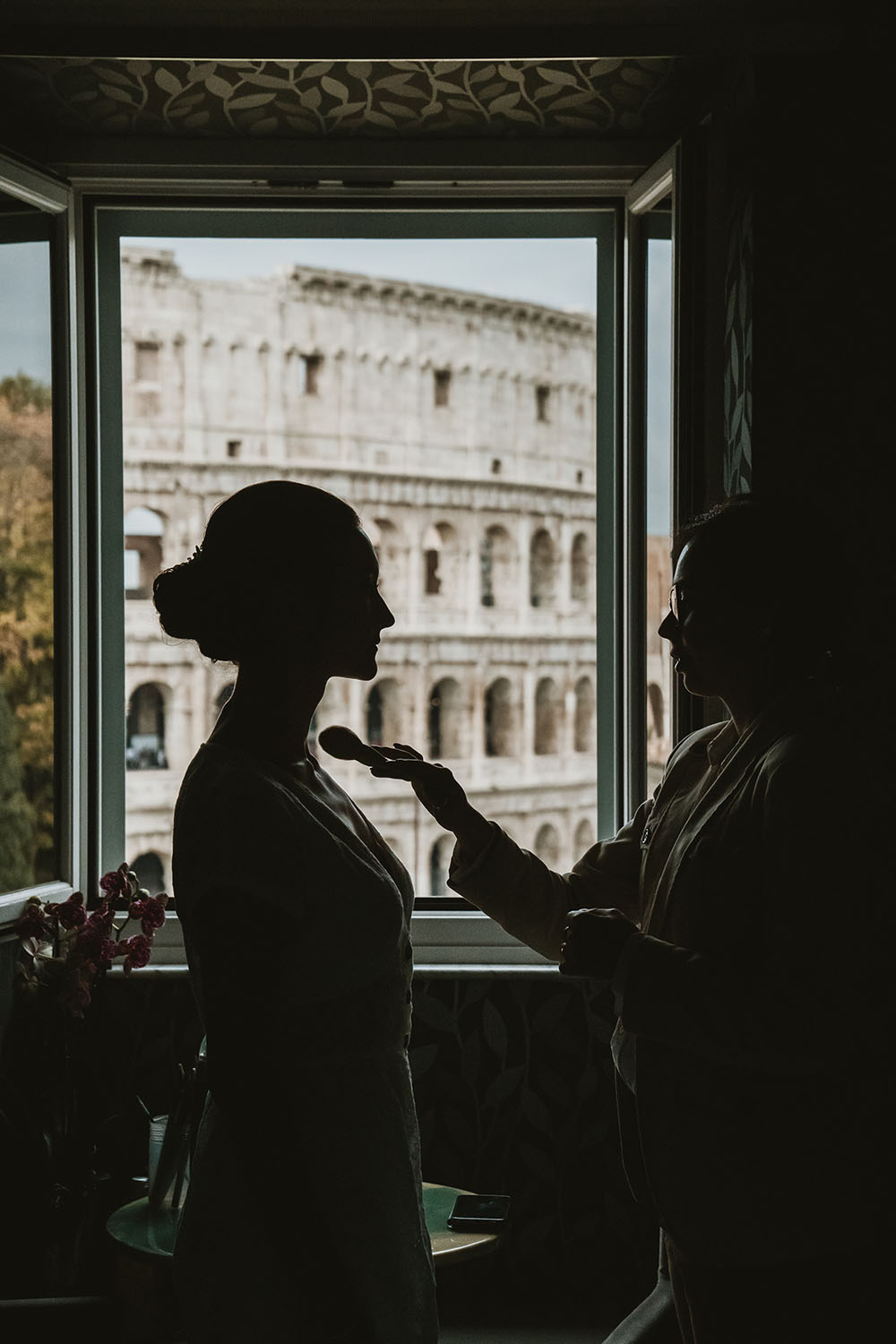 una coppia di sposi per un matrimonio romantico a roma