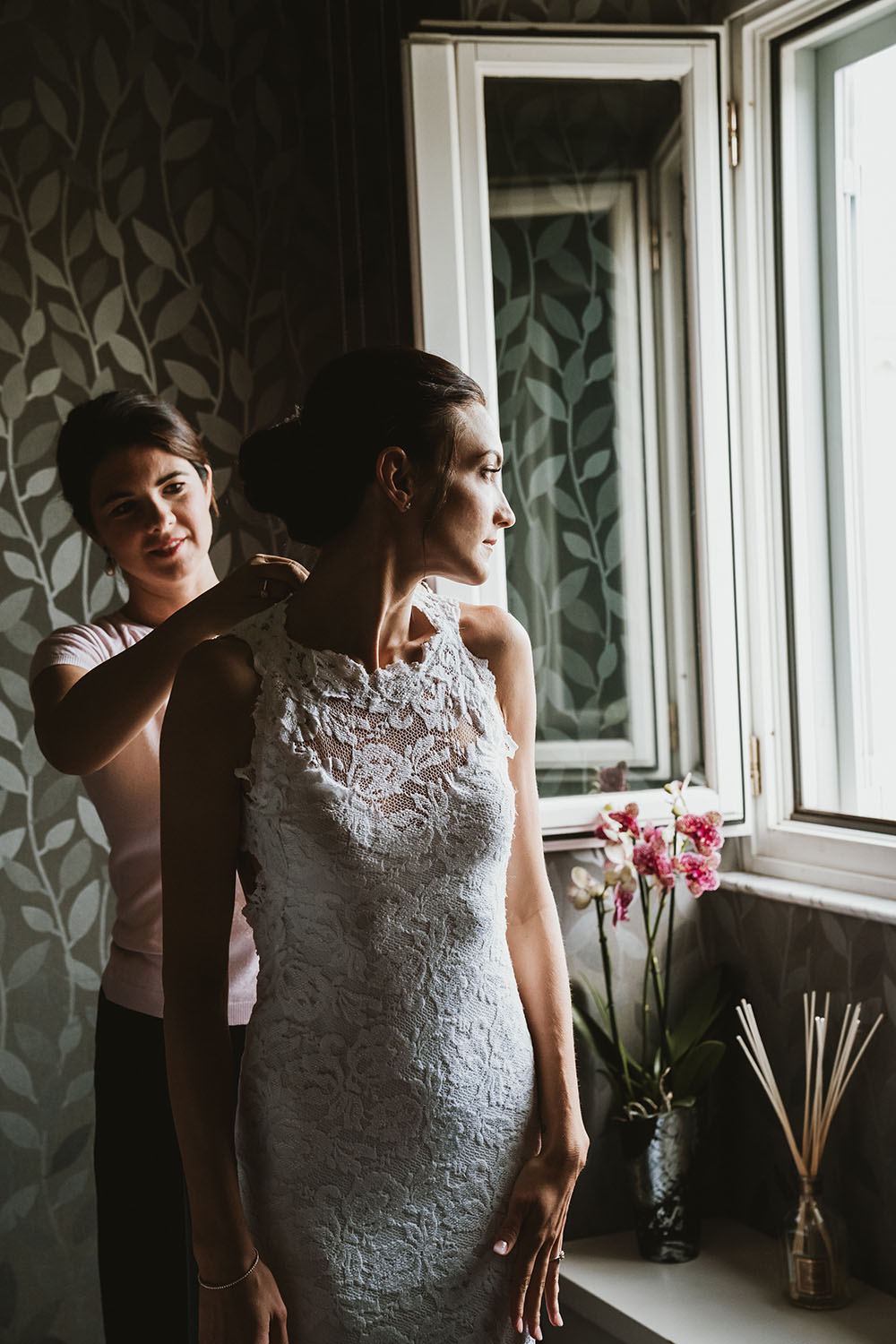 una coppia di sposi per un matrimonio romantico a roma