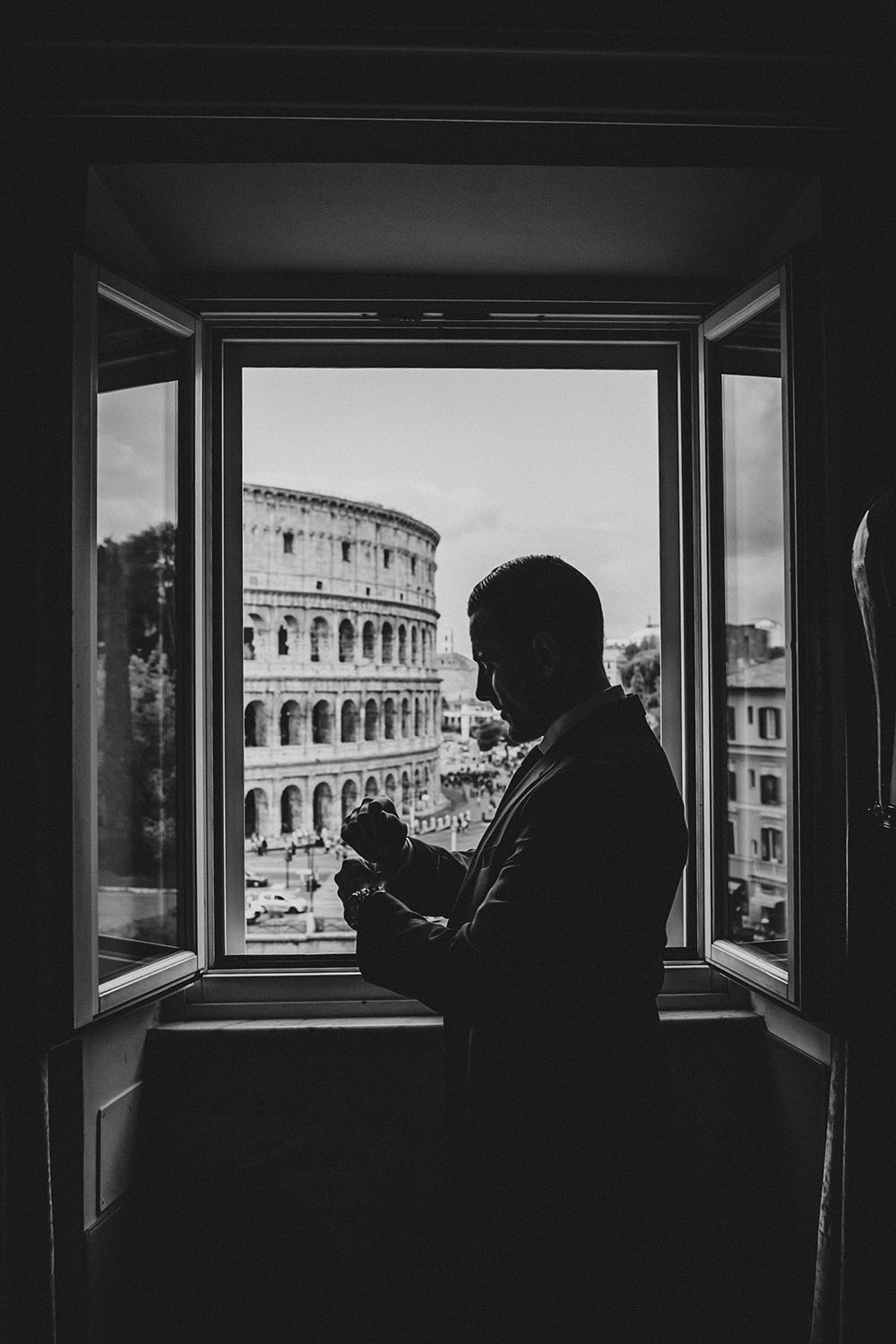 una coppia di sposi per un matrimonio romantico a roma