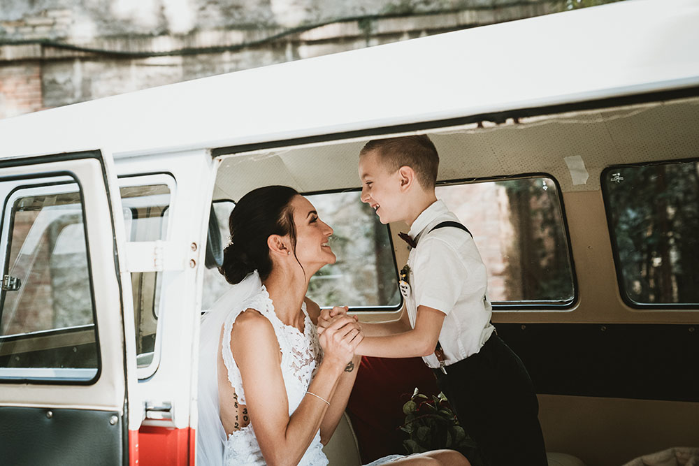 una coppia di sposi per un matrimonio romantico a roma