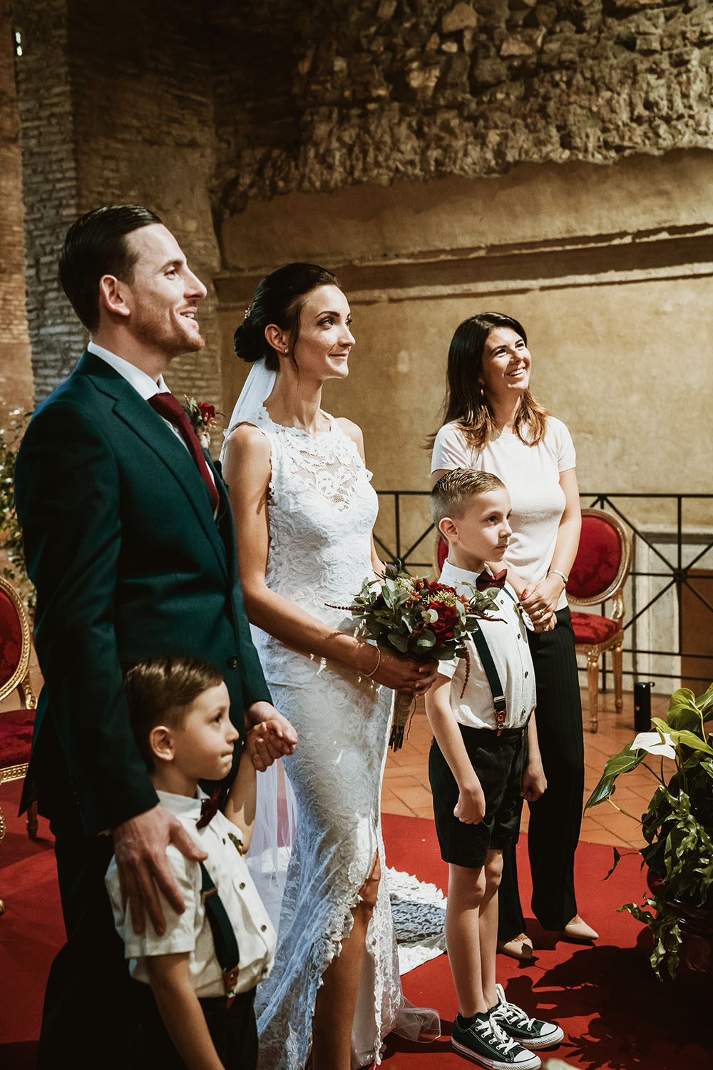 una coppia di sposi per un matrimonio romantico a roma