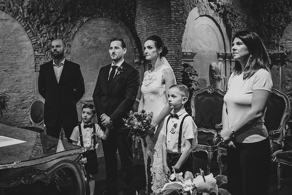 una coppia di sposi per un matrimonio romantico a roma
