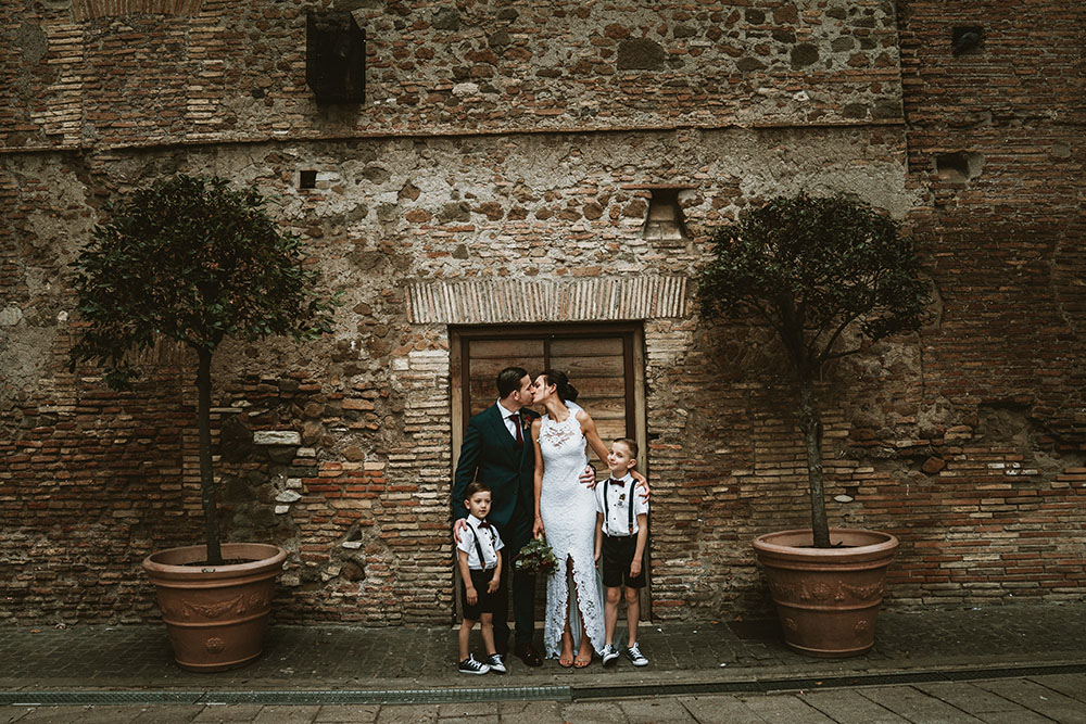 una coppia di sposi per un matrimonio romantico a roma