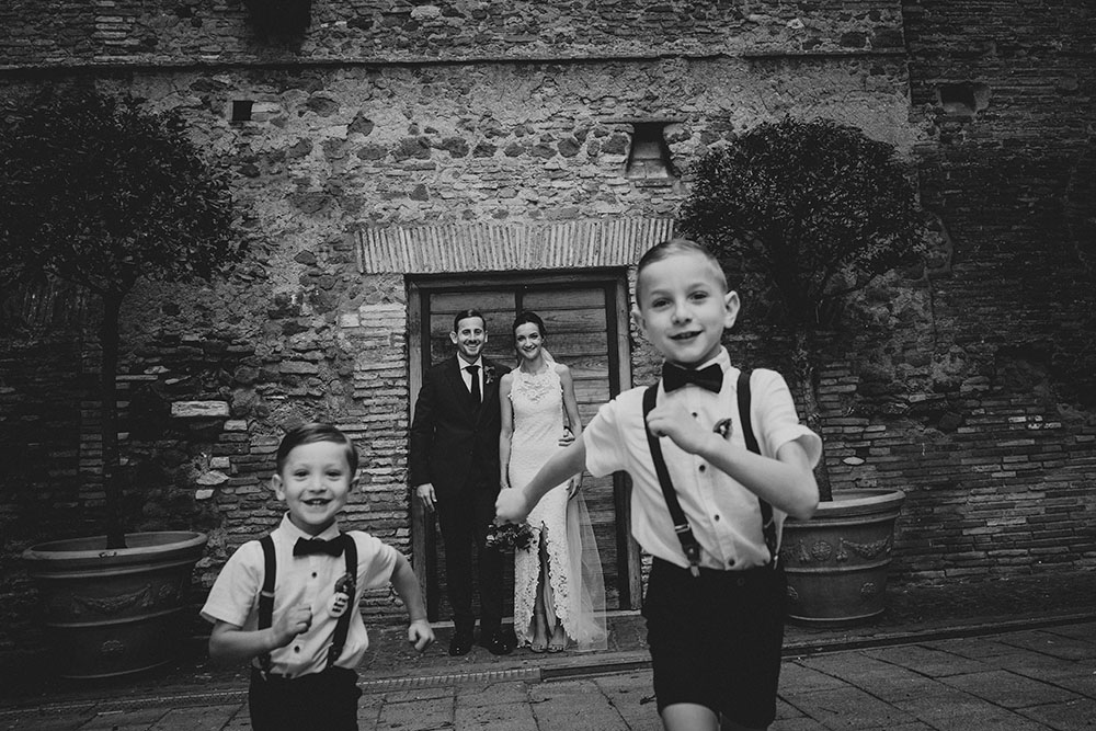 una coppia di sposi per un matrimonio romantico a roma