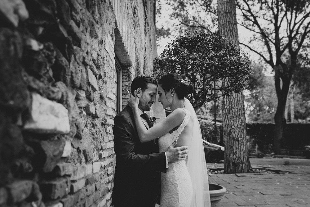 una coppia di sposi per un matrimonio romantico a roma