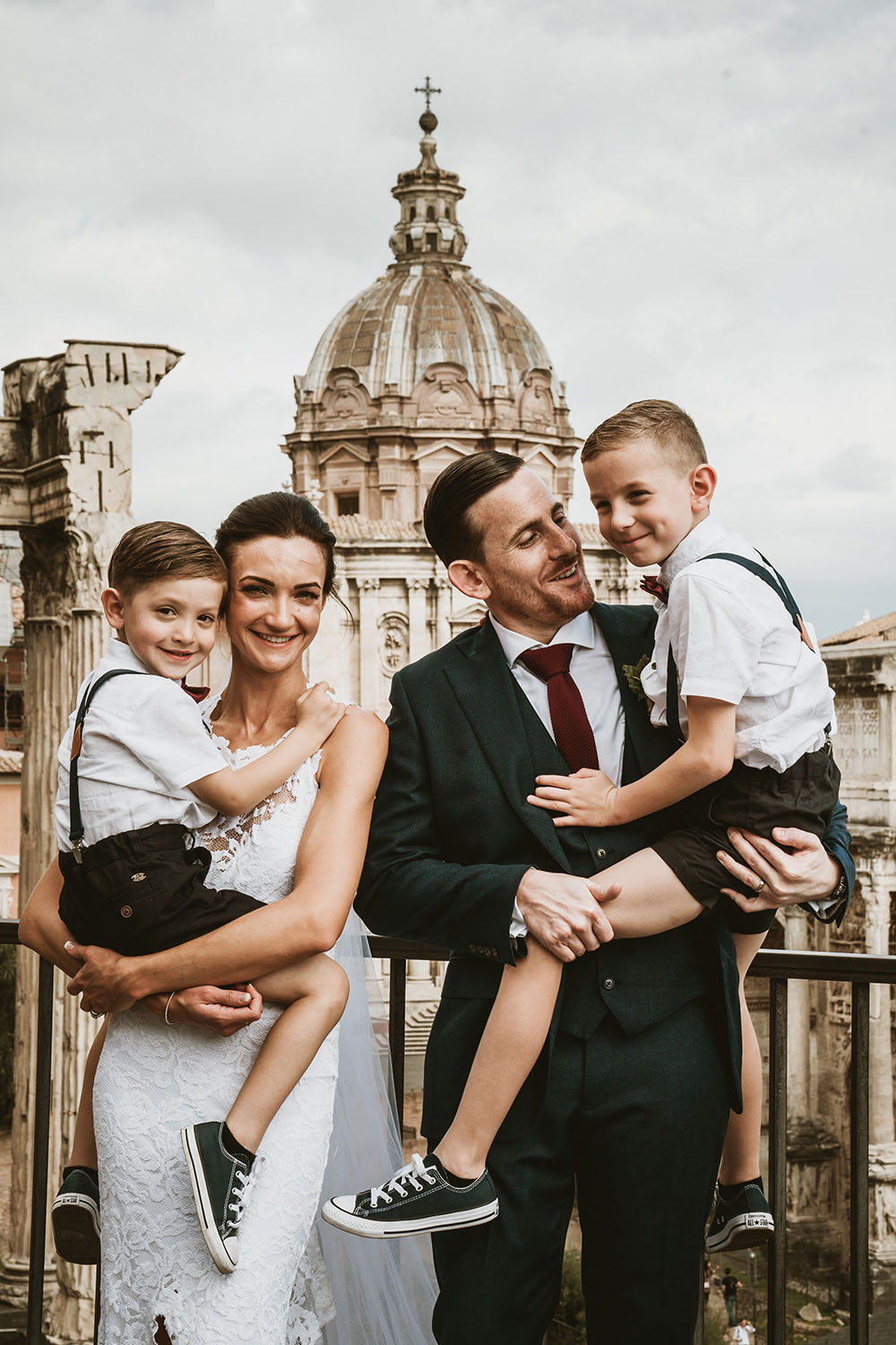 una coppia di sposi per un matrimonio romantico a roma