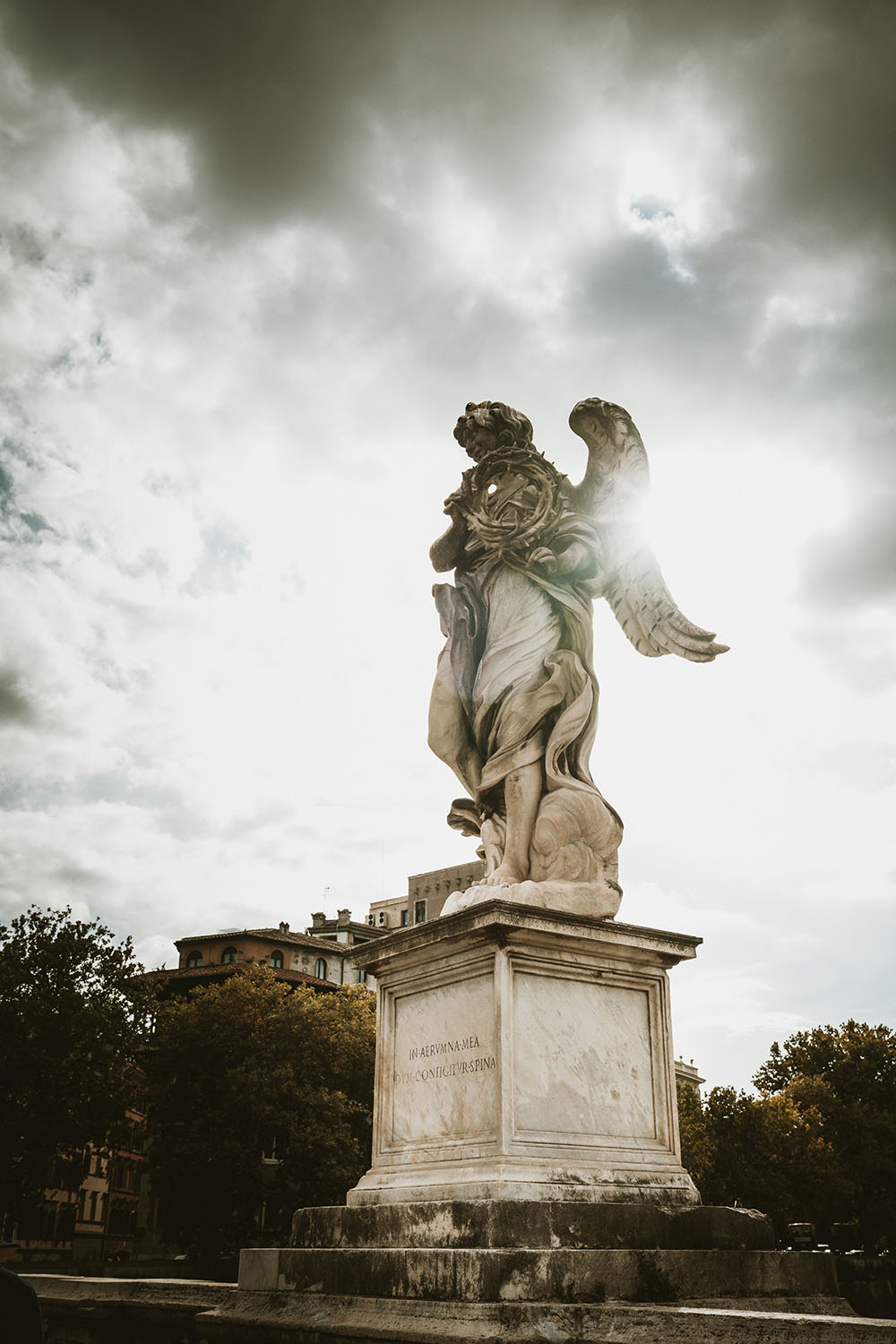 una coppia di sposi per un matrimonio romantico a roma