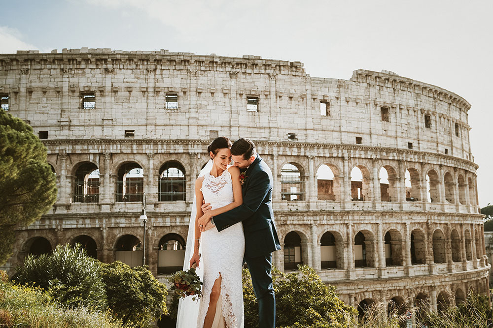una coppia di sposi per un matrimonio romantico a roma