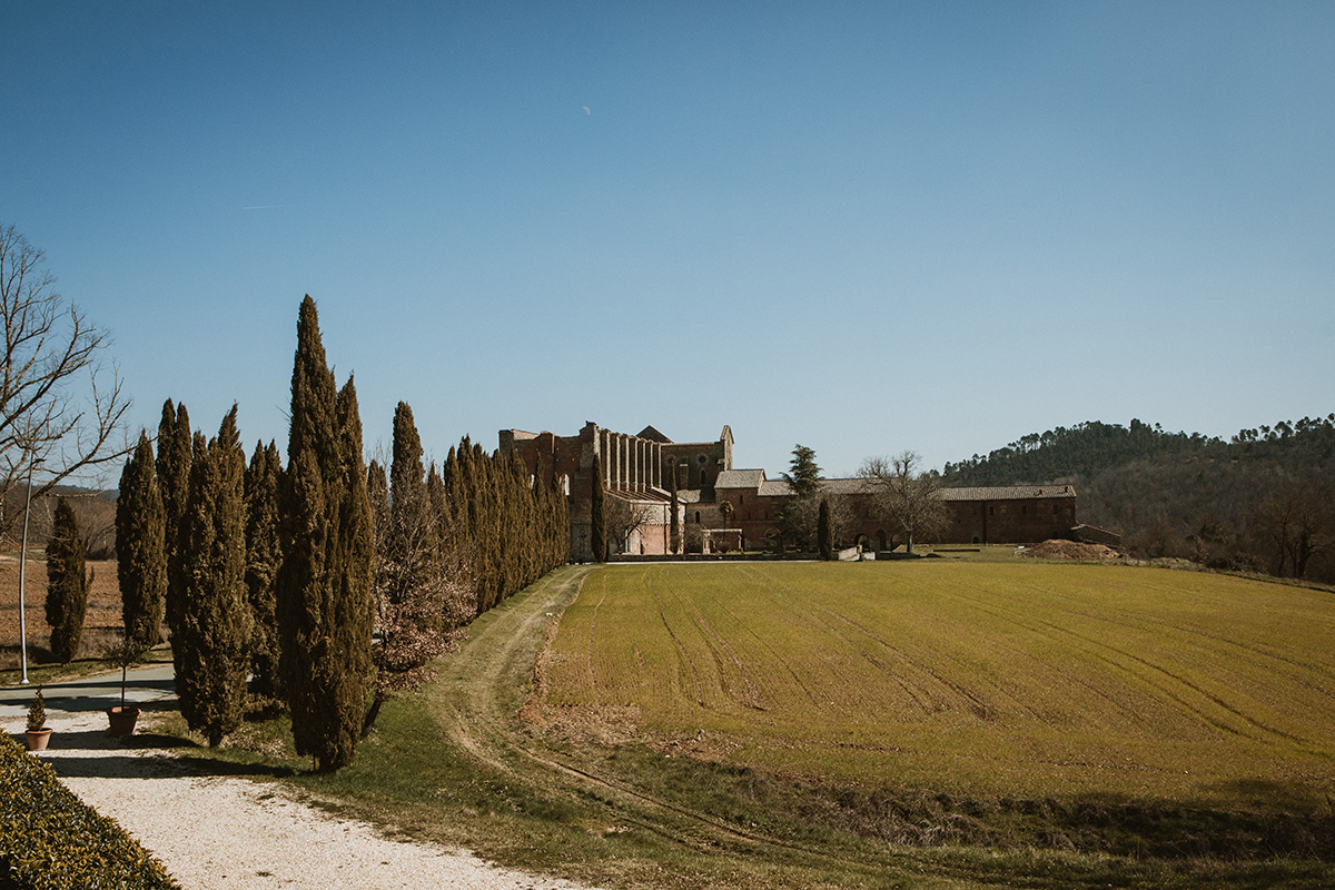 Elopement at Abbey of San Galgano Italy