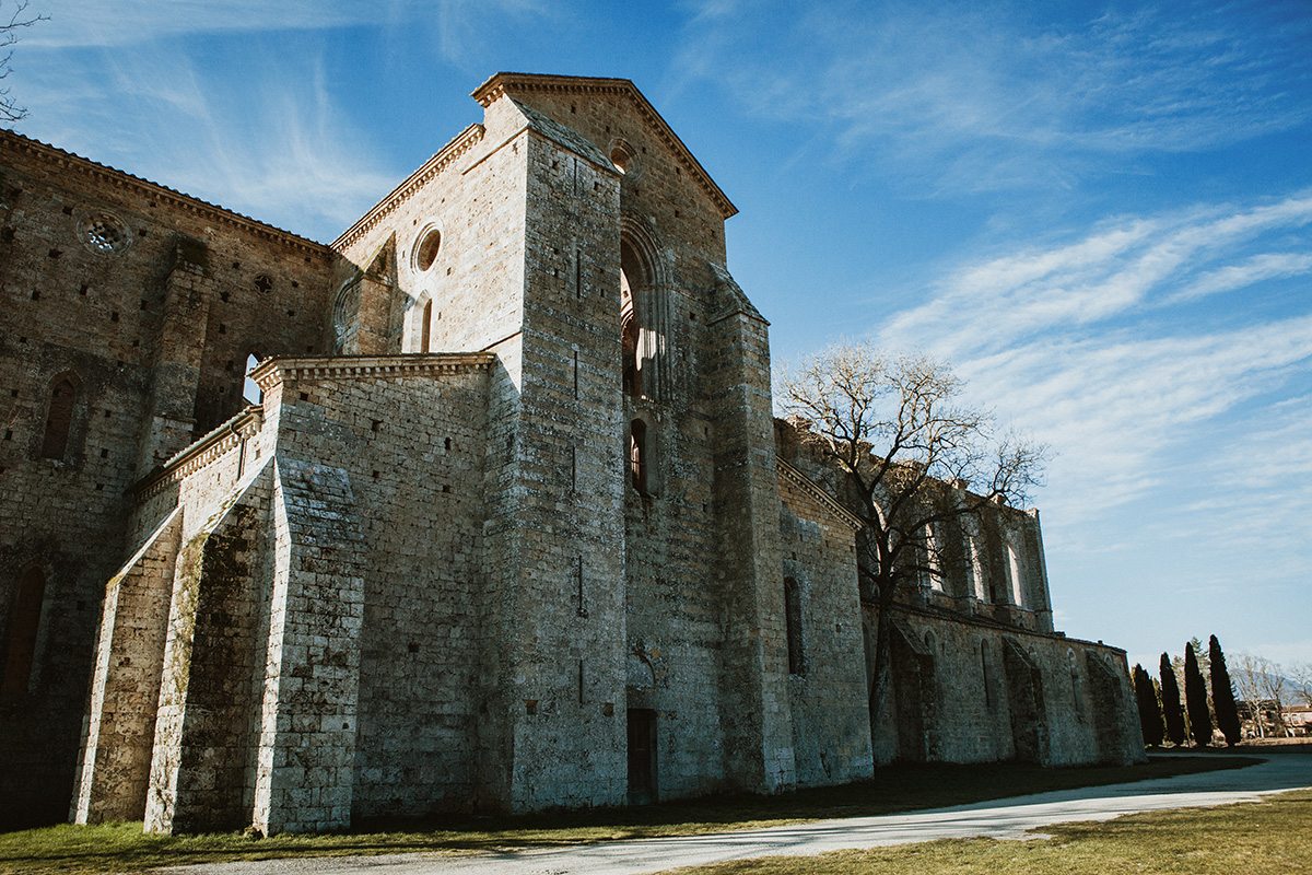 Elopement at Abbey of San Galgano Italy