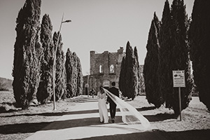 Elopement at Abbey of San Galgano Italy